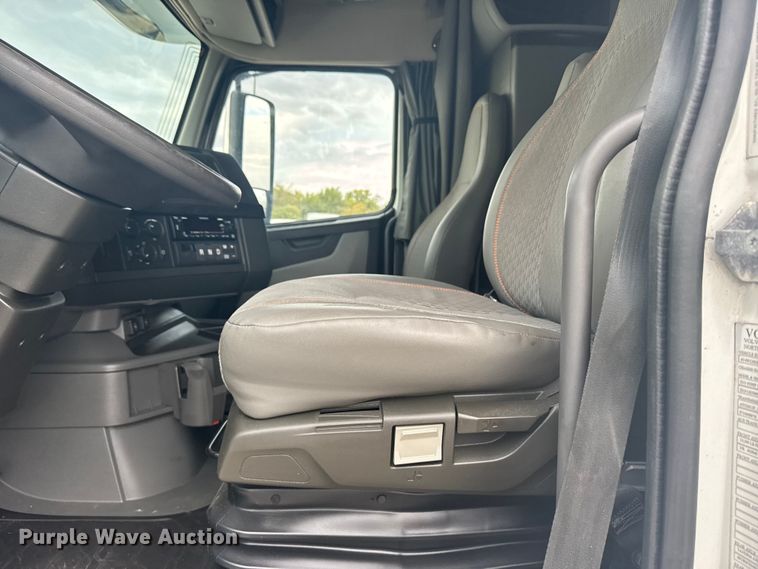 image for item EU6110 2022 Volvo VNR semi truck