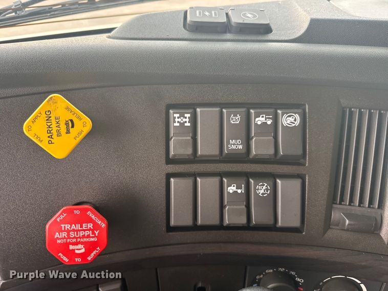 image for item EU6110 2022 Volvo VNR semi truck