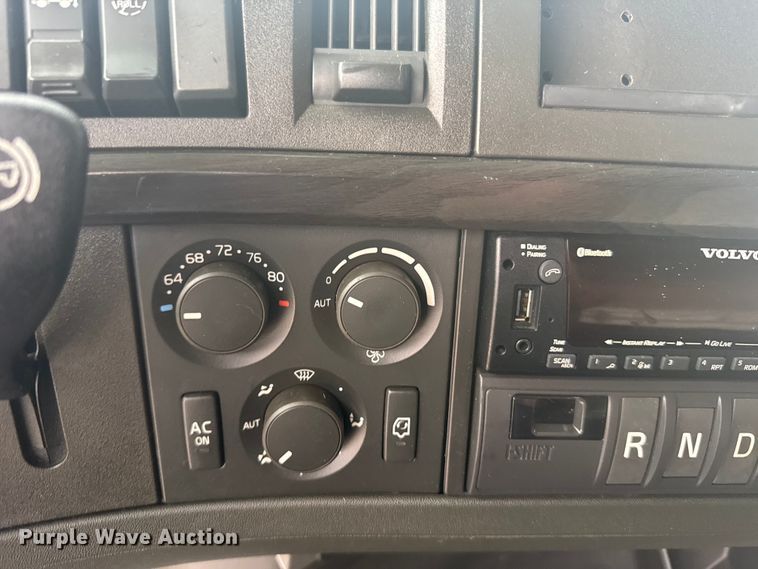 image for item EU6110 2022 Volvo VNR semi truck