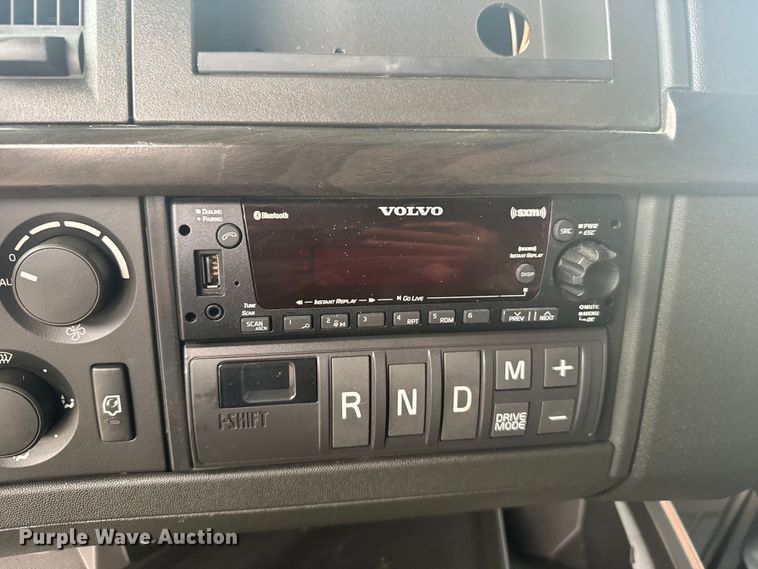 image for item EU6110 2022 Volvo VNR semi truck