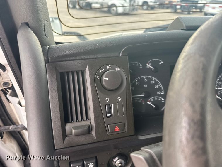 image for item EU6110 2022 Volvo VNR semi truck