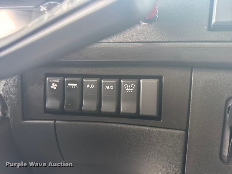 image for item EU6110 2022 Volvo VNR semi truck