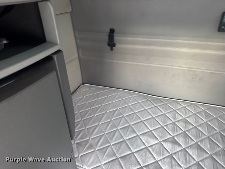 image for item EU6110 2022 Volvo VNR semi truck