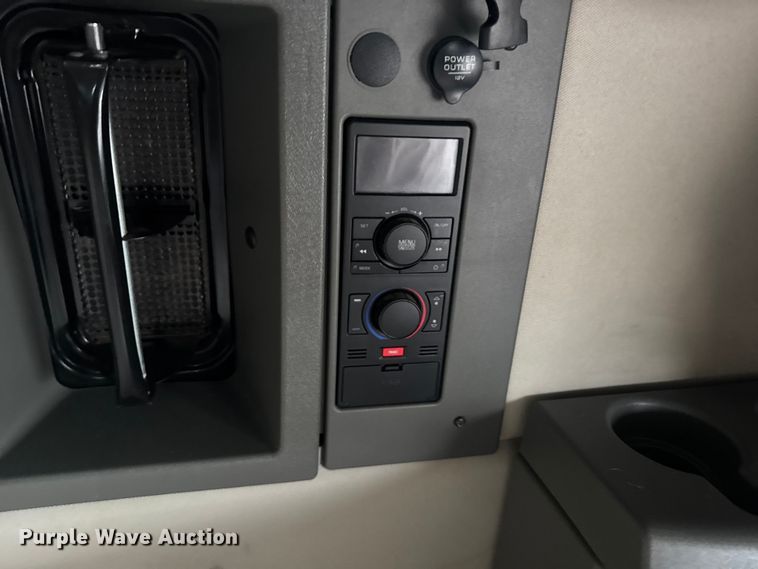 image for item EU6110 2022 Volvo VNR semi truck