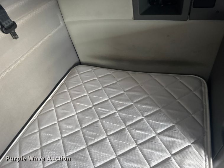 image for item EU6110 2022 Volvo VNR semi truck