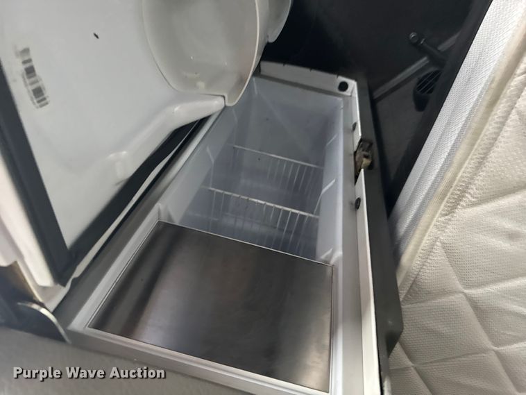 image for item EU6110 2022 Volvo VNR semi truck