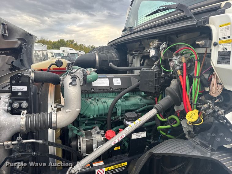 image for item EU6110 2022 Volvo VNR semi truck