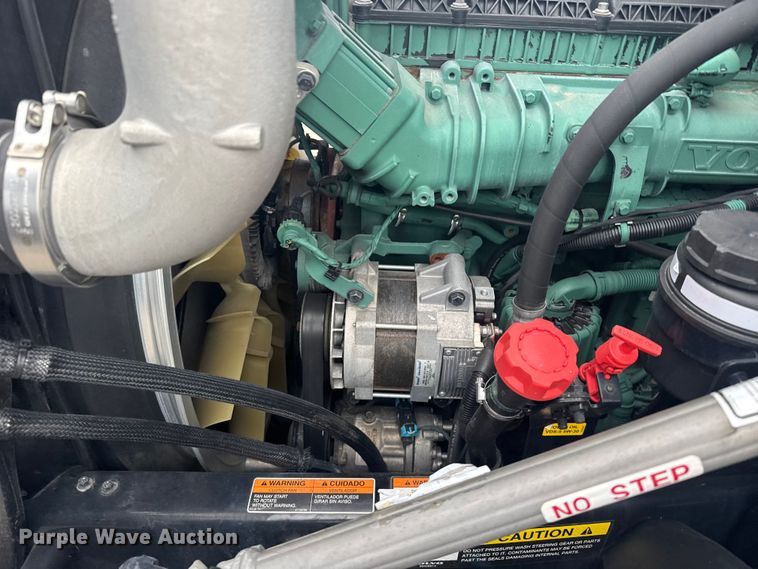 image for item EU6110 2022 Volvo VNR semi truck