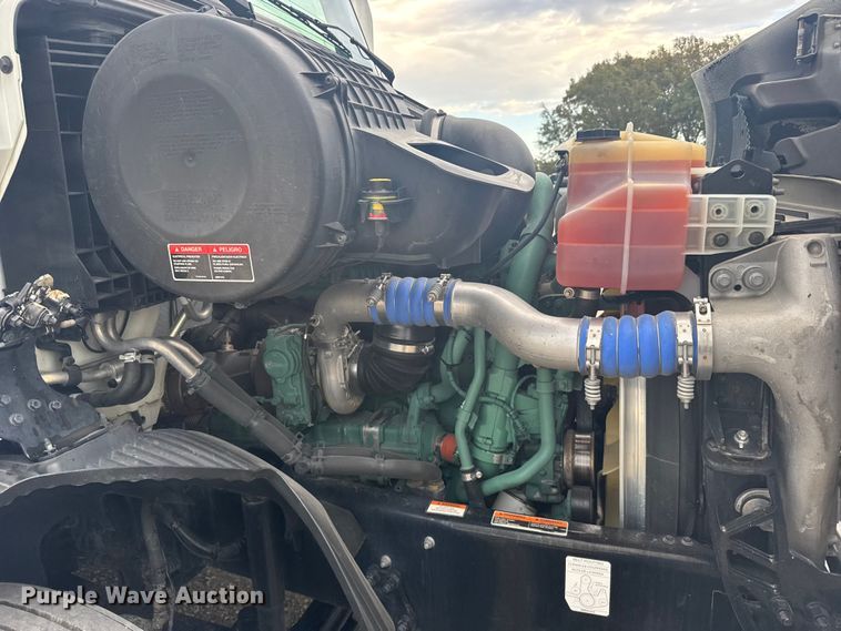 image for item EU6110 2022 Volvo VNR semi truck