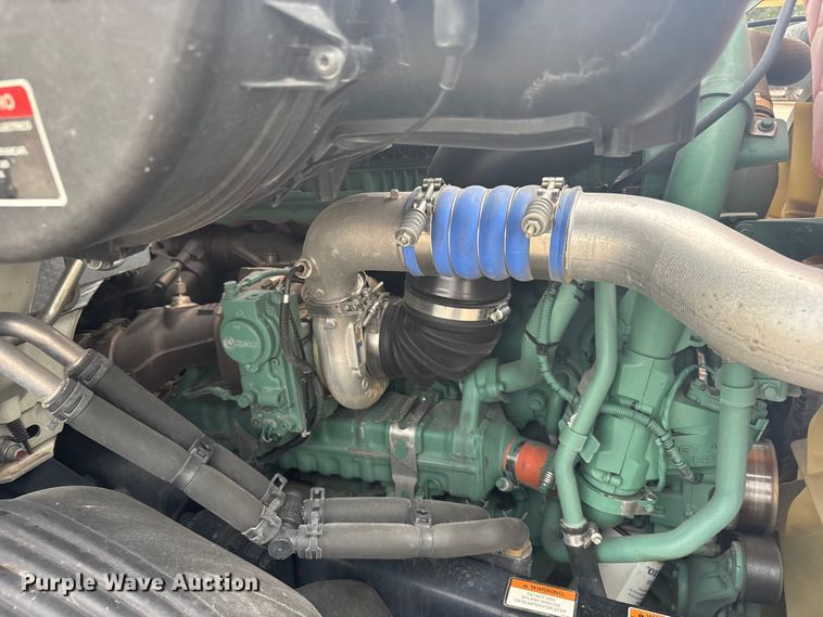 image for item EU6110 2022 Volvo VNR semi truck