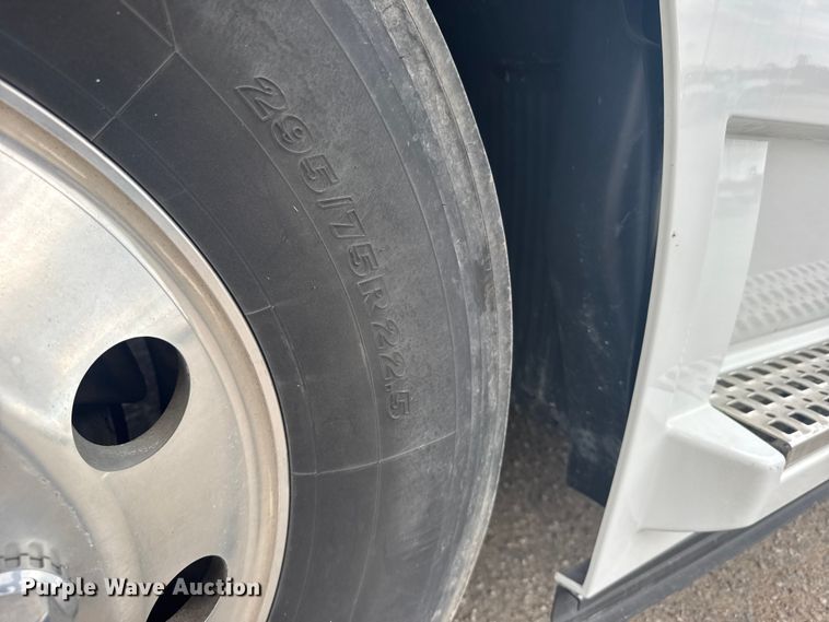 image for item EU6110 2022 Volvo VNR semi truck