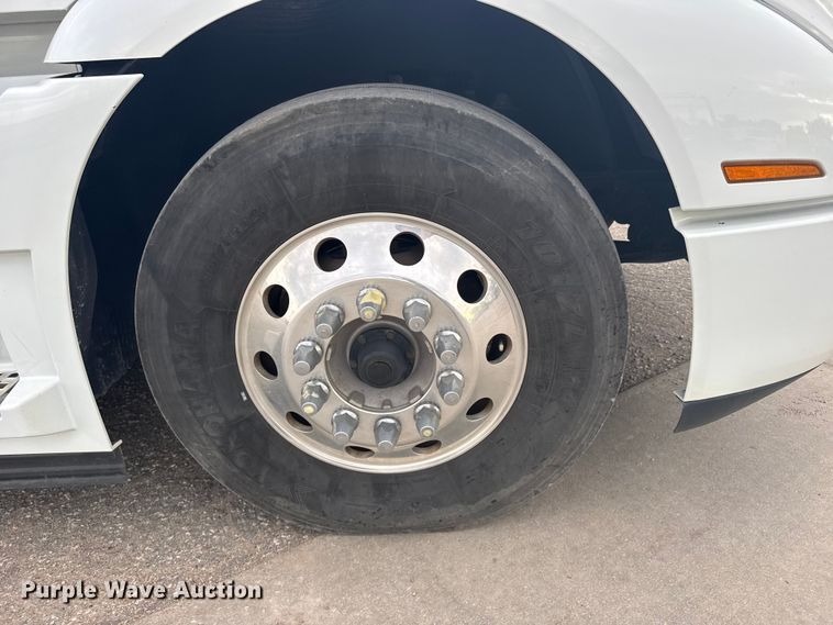 image for item EU6110 2022 Volvo VNR semi truck