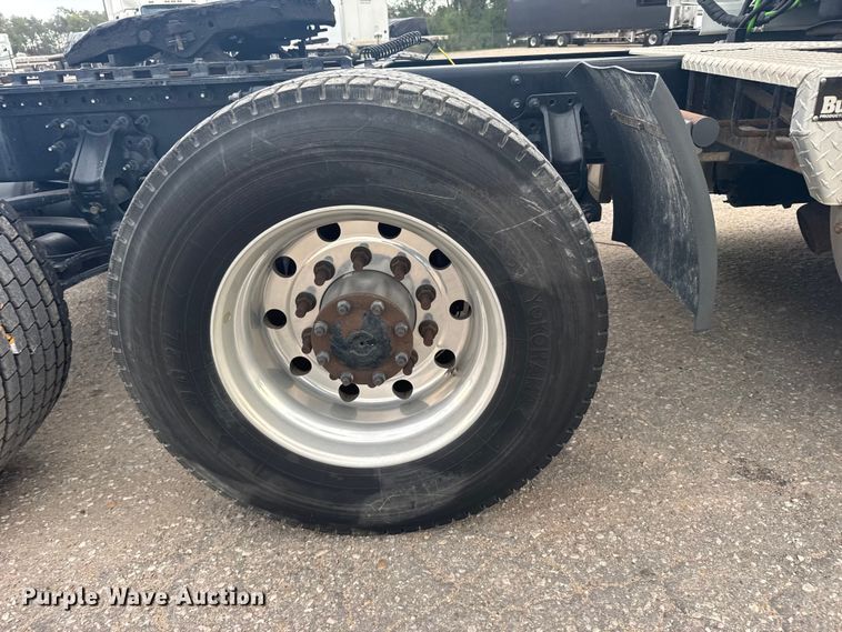 image for item EU6110 2022 Volvo VNR semi truck