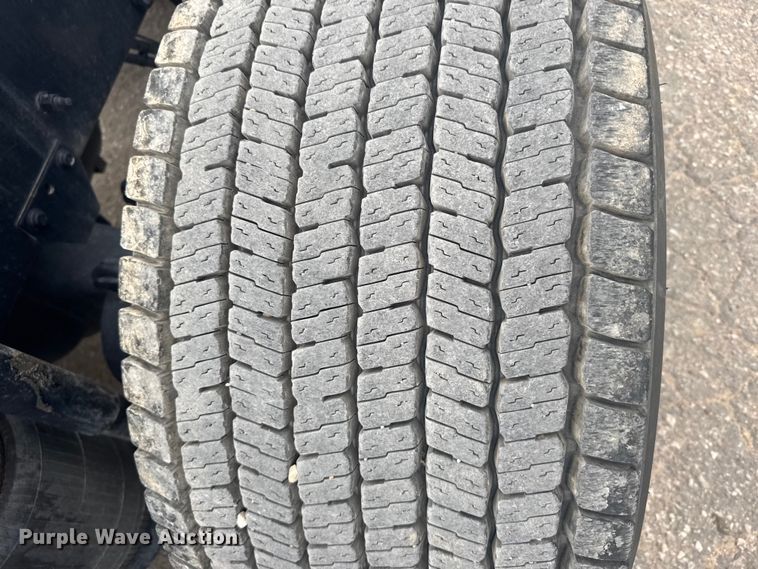 image for item EU6110 2022 Volvo VNR semi truck