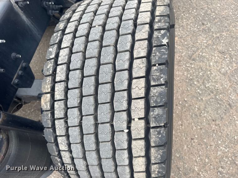 image for item EU6110 2022 Volvo VNR semi truck