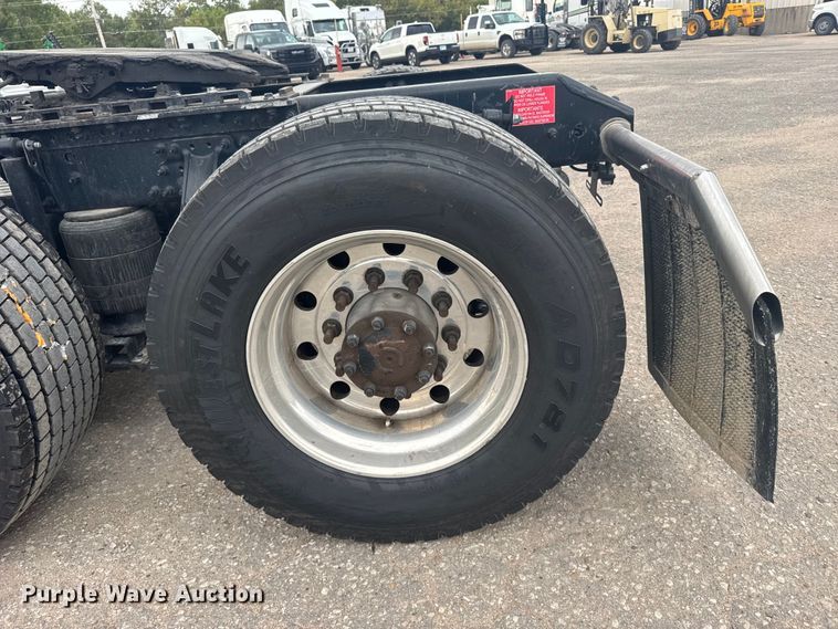 image for item EU6110 2022 Volvo VNR semi truck