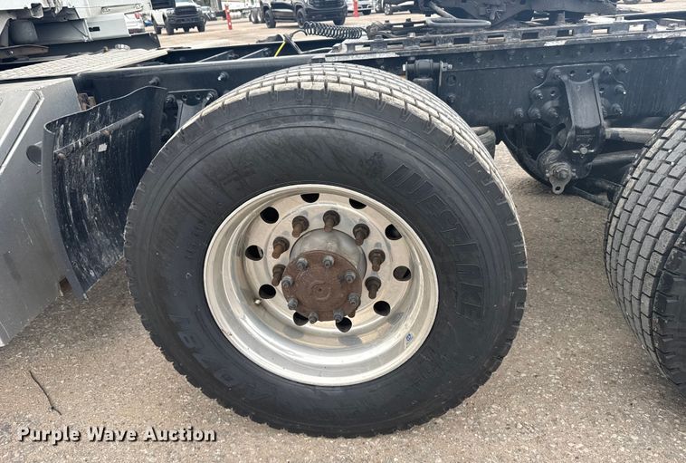 image for item EU6110 2022 Volvo VNR semi truck