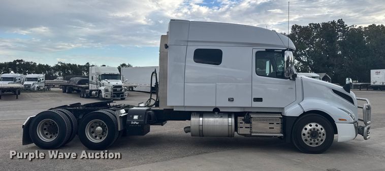 image for item EU6111 2021 Volvo VNL semi truck