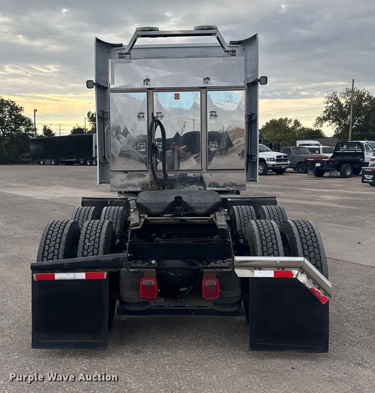 image for item EU6111 2021 Volvo VNL semi truck