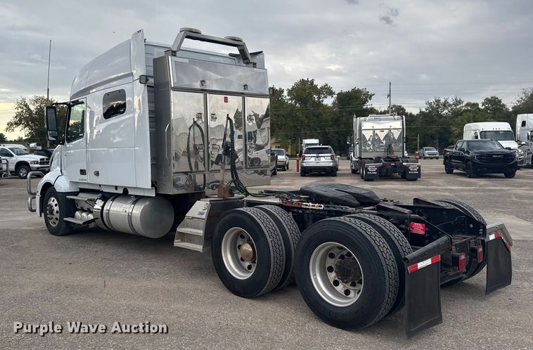 image for item EU6111 2021 Volvo VNL semi truck