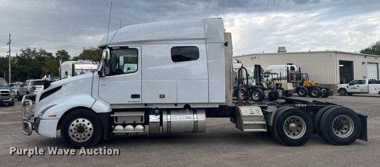 image for item EU6111 2021 Volvo VNL semi truck