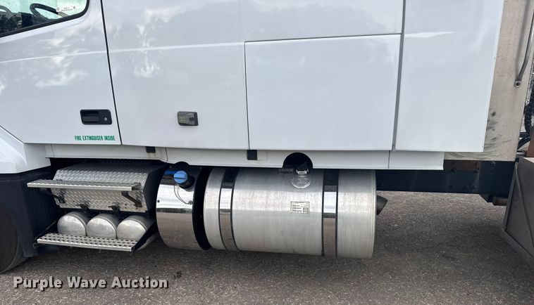 image for item EU6111 2021 Volvo VNL semi truck