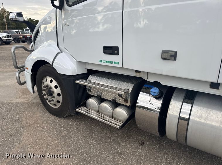 image for item EU6111 2021 Volvo VNL semi truck