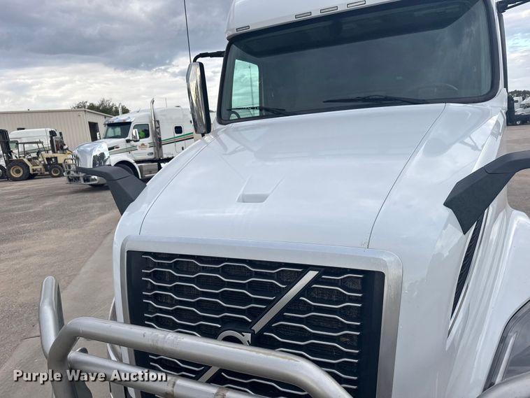 image for item EU6111 2021 Volvo VNL semi truck