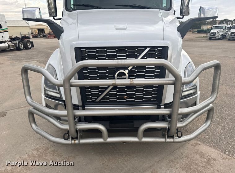 image for item EU6111 2021 Volvo VNL semi truck