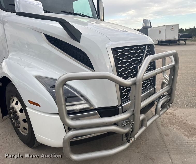 image for item EU6111 2021 Volvo VNL semi truck