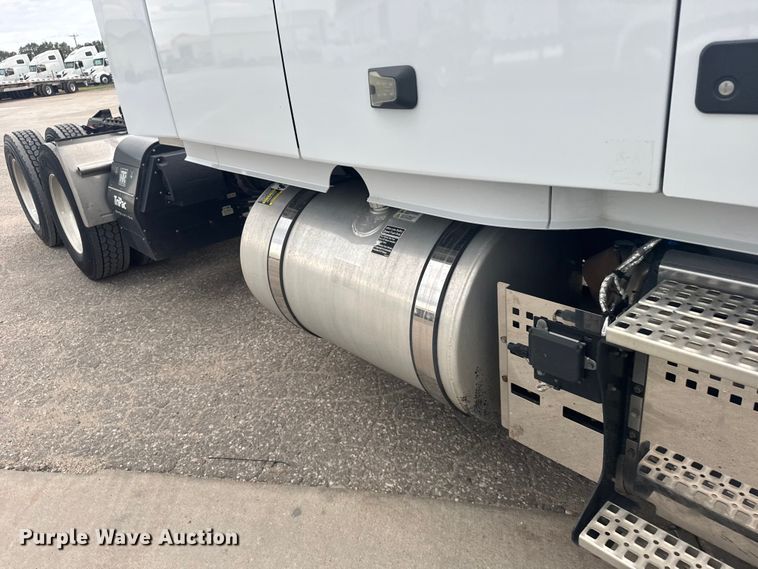 image for item EU6111 2021 Volvo VNL semi truck