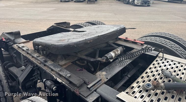 image for item EU6111 2021 Volvo VNL semi truck