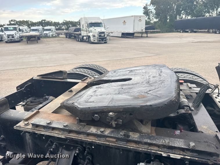 image for item EU6111 2021 Volvo VNL semi truck