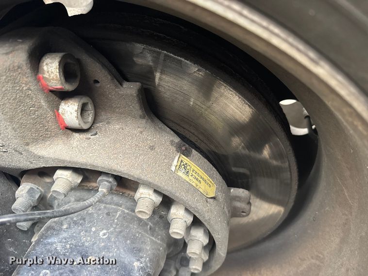 image for item EU6111 2021 Volvo VNL semi truck