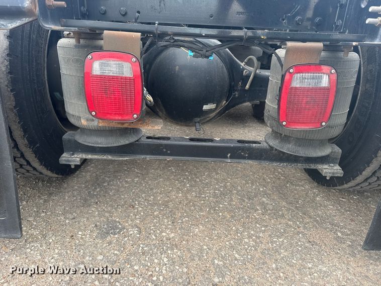 image for item EU6111 2021 Volvo VNL semi truck