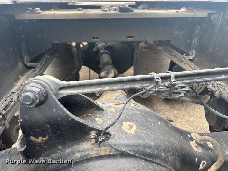 image for item EU6111 2021 Volvo VNL semi truck