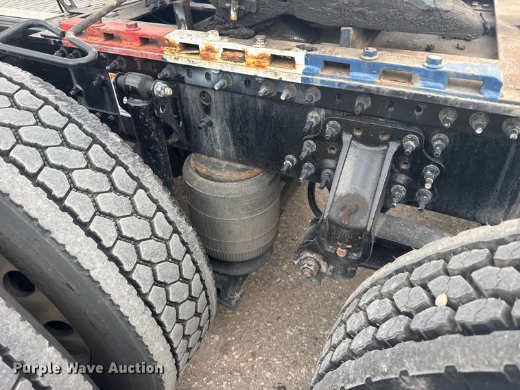 image for item EU6111 2021 Volvo VNL semi truck