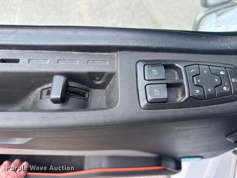 image for item EU6111 2021 Volvo VNL semi truck