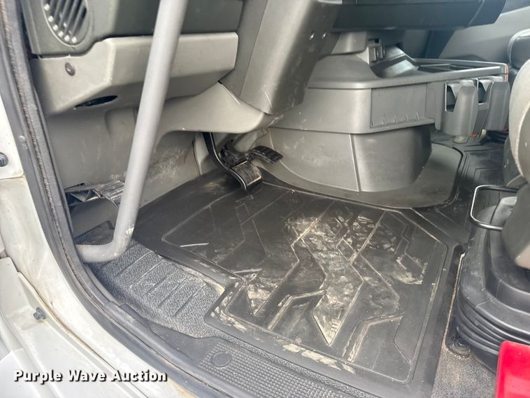 image for item EU6111 2021 Volvo VNL semi truck