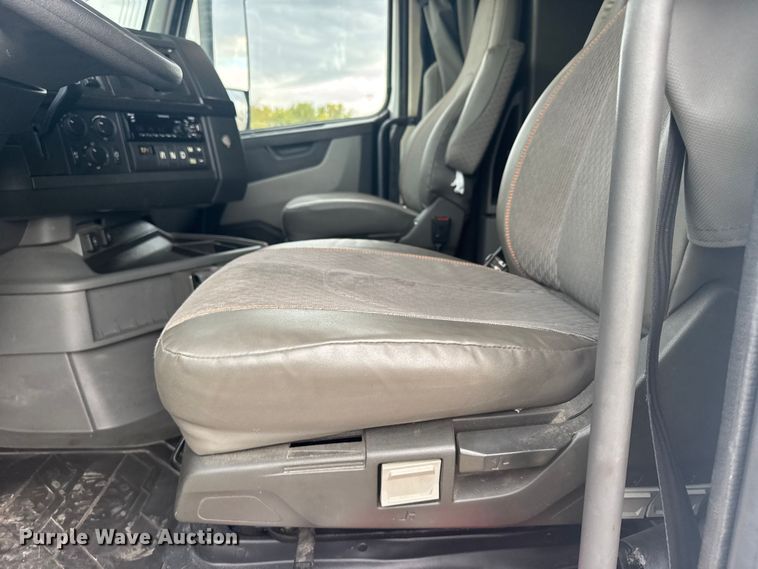 image for item EU6111 2021 Volvo VNL semi truck