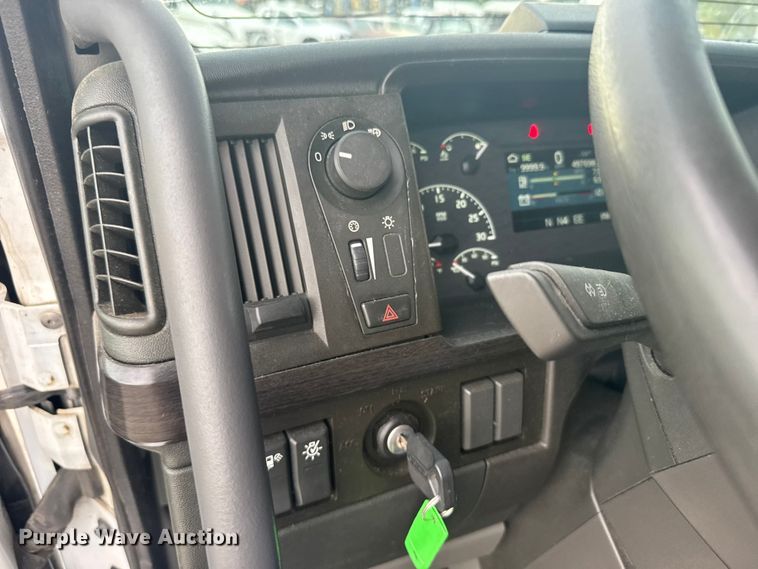 image for item EU6111 2021 Volvo VNL semi truck