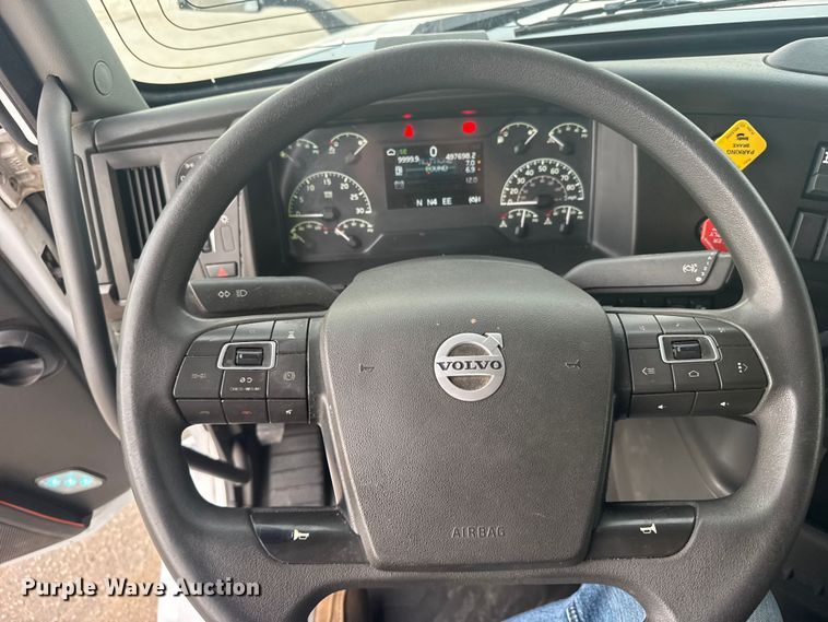 image for item EU6111 2021 Volvo VNL semi truck