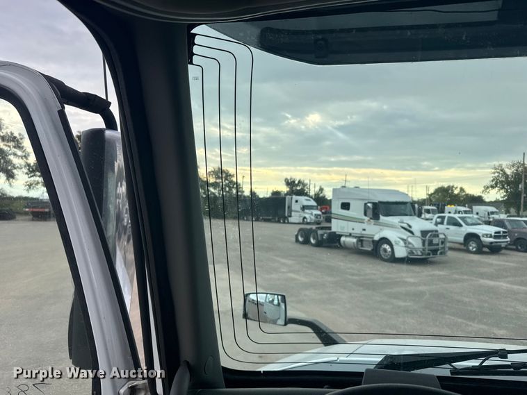 image for item EU6111 2021 Volvo VNL semi truck