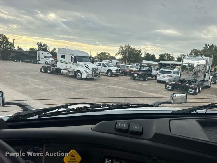 image for item EU6111 2021 Volvo VNL semi truck