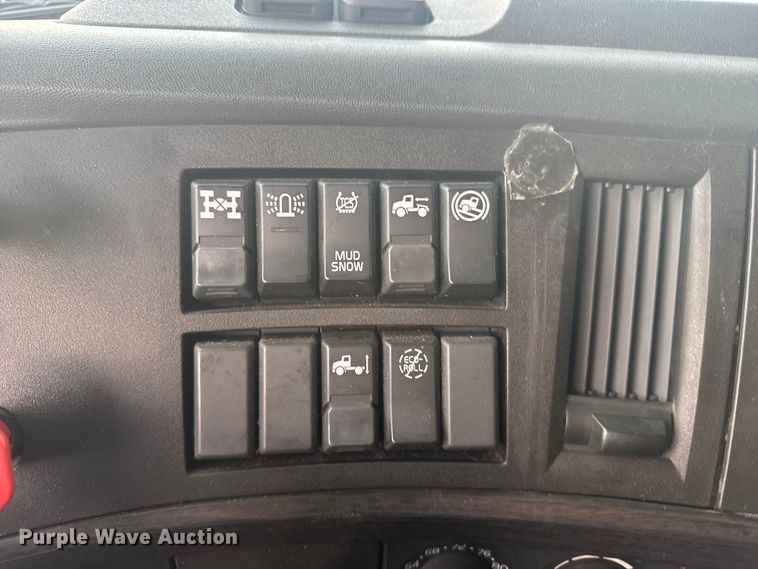 image for item EU6111 2021 Volvo VNL semi truck