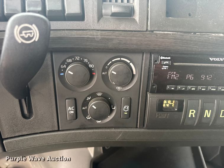 image for item EU6111 2021 Volvo VNL semi truck