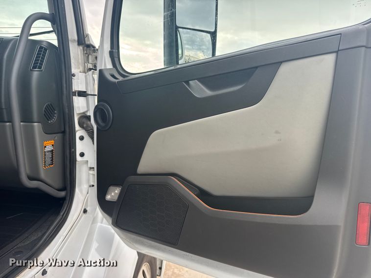 image for item EU6111 2021 Volvo VNL semi truck