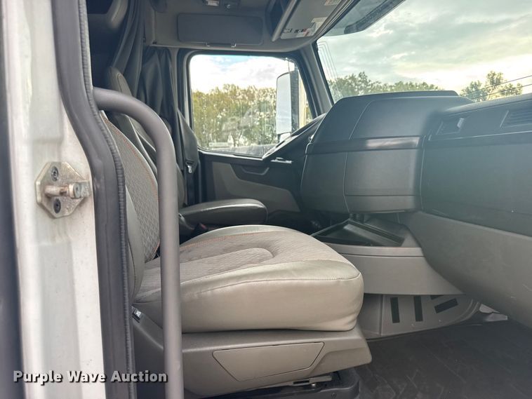 image for item EU6111 2021 Volvo VNL semi truck