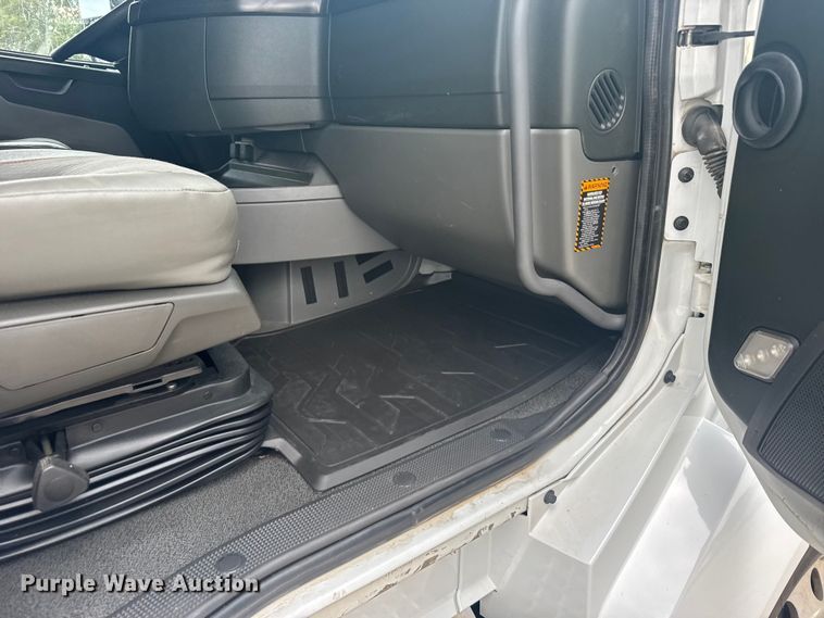 image for item EU6111 2021 Volvo VNL semi truck