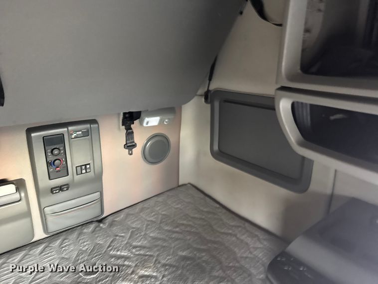 image for item EU6111 2021 Volvo VNL semi truck